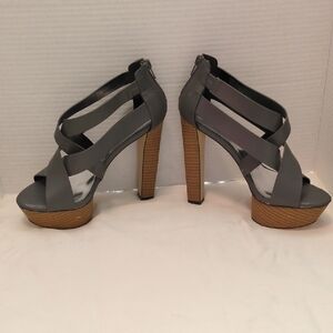 Just Fabulous Gray Strappy 5-1/2" Back Zip Platform Hazel Heels Size 8